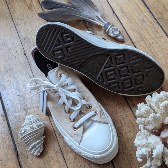 Converse - Picture 4 of 8